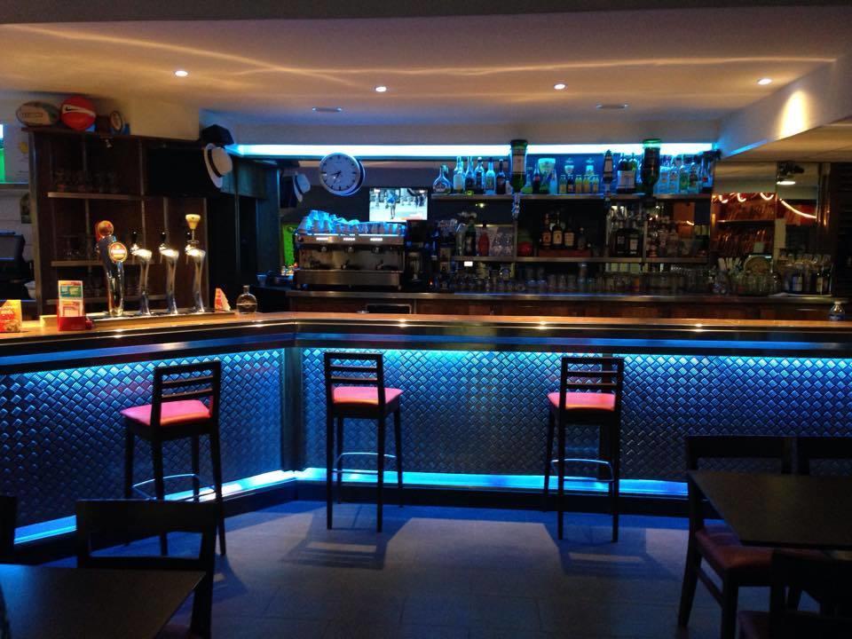 Отель La Hourquie Cafe Morlaas Экстерьер фото