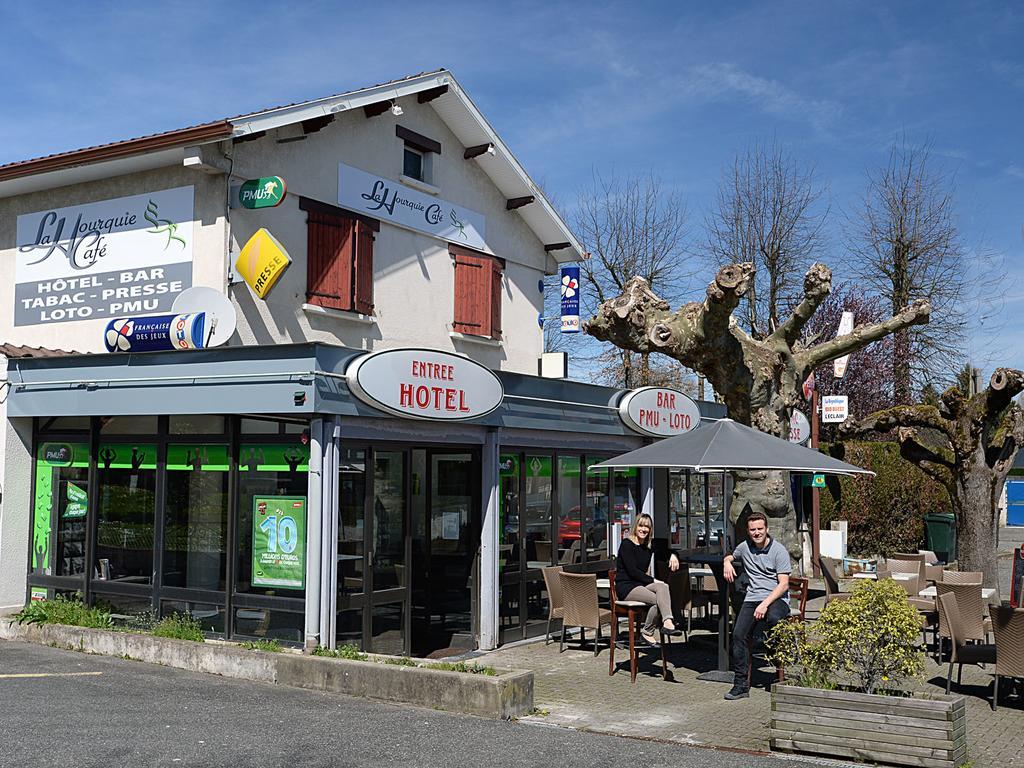 Отель La Hourquie Cafe Morlaas Экстерьер фото