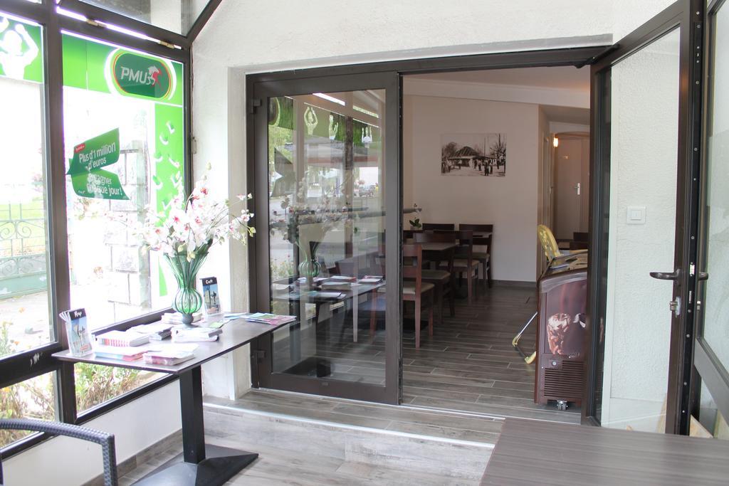 Отель La Hourquie Cafe Morlaas Экстерьер фото